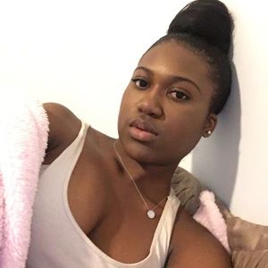 Meet your Posher, Aziza